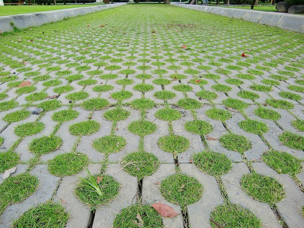 露天停车场的法宝——植草砖